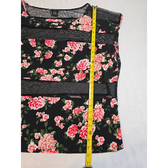 Torrid Floral Mesh Panel Top Size 2X lightweight short sleeve - Picture 9 of 13
